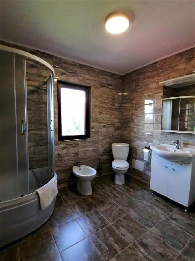 Casa Carp Calarasi Hotel ภายนอก รูปภาพ