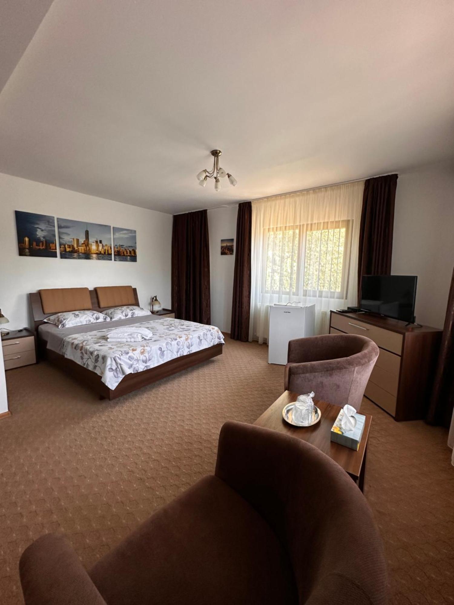 Casa Carp Calarasi Hotel ภายนอก รูปภาพ