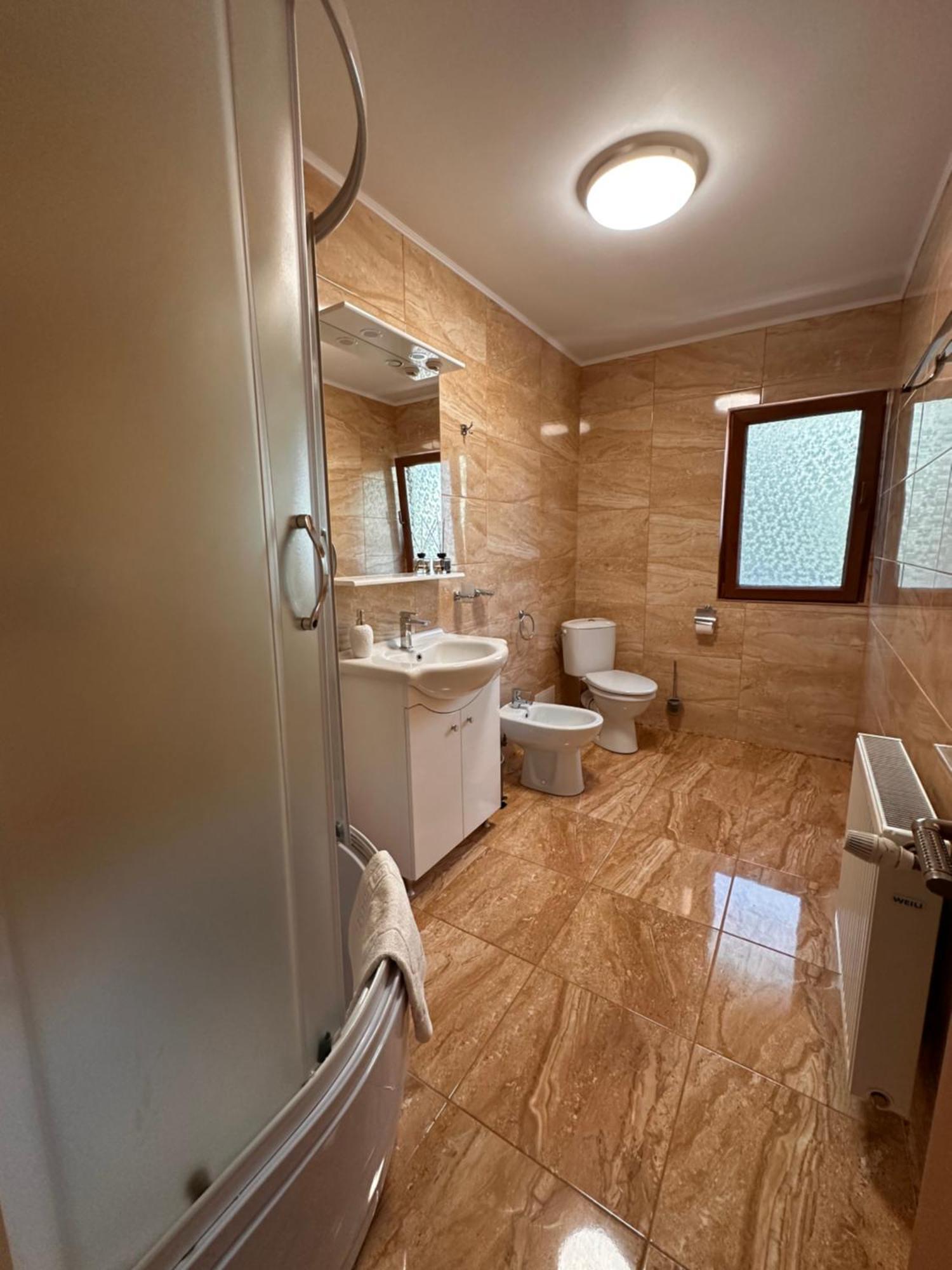 Casa Carp Calarasi Hotel ภายนอก รูปภาพ